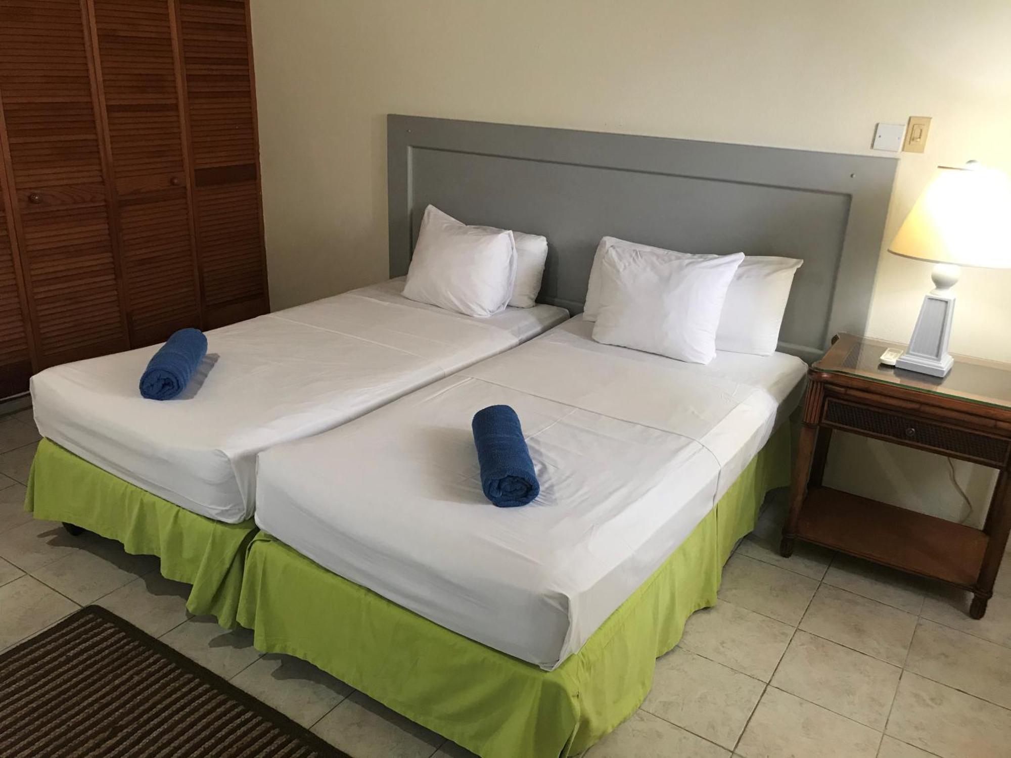 Coconut Court Beach Hotel Christ Church Phòng bức ảnh