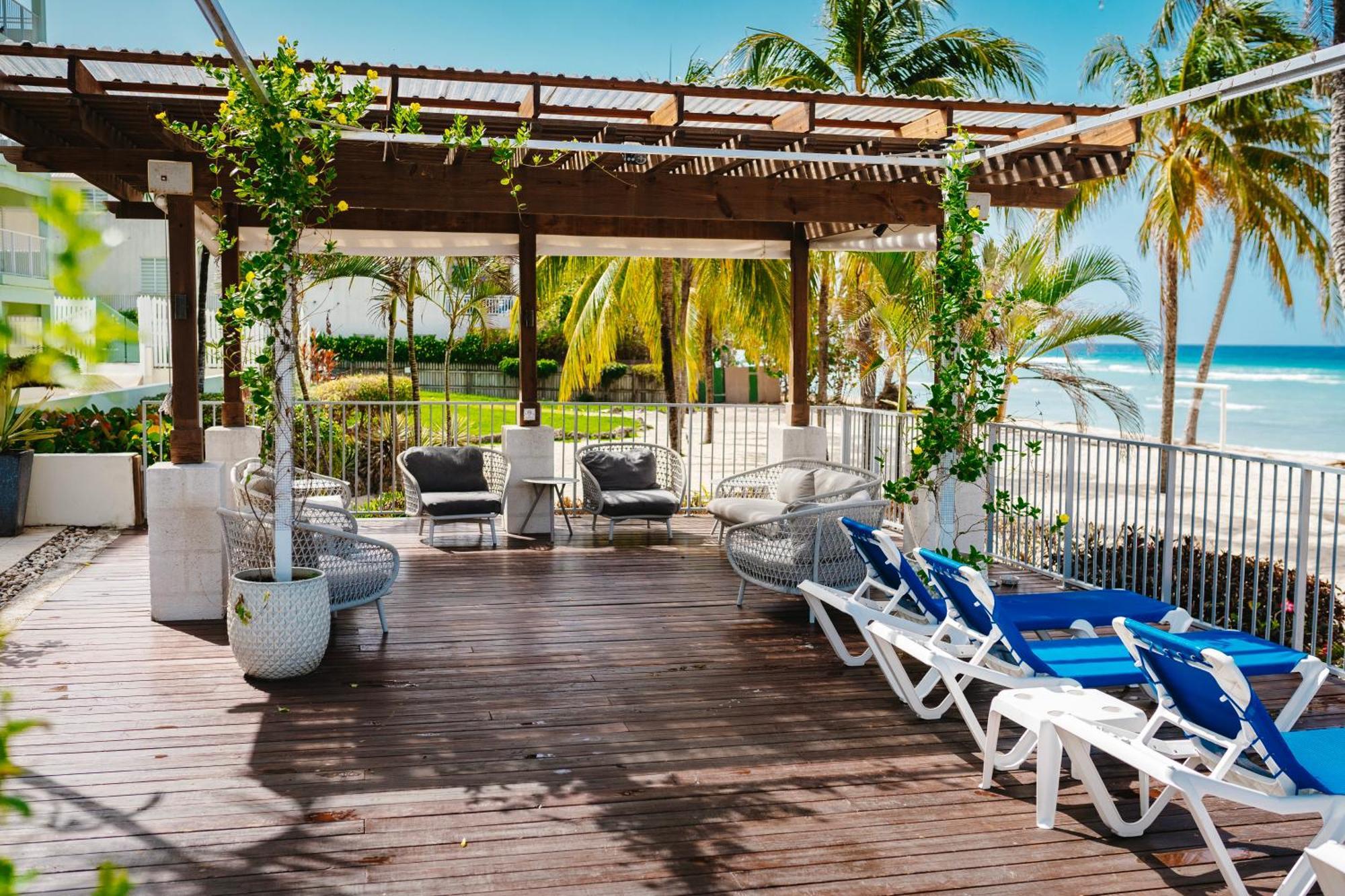 Coconut Court Beach Hotel Christ Church Ngoại thất bức ảnh